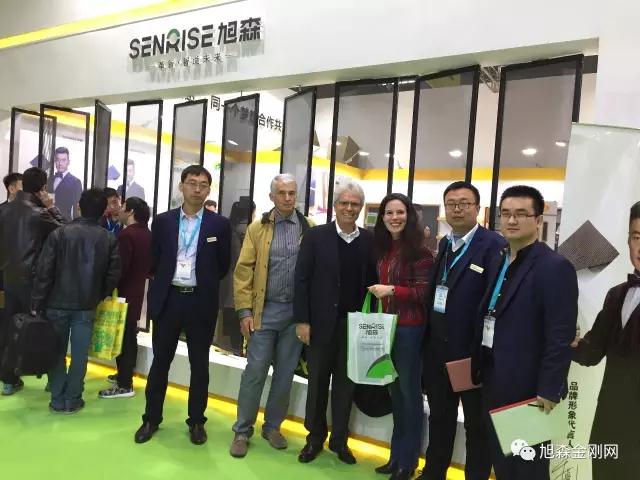 上海展會(huì)與外賓合影